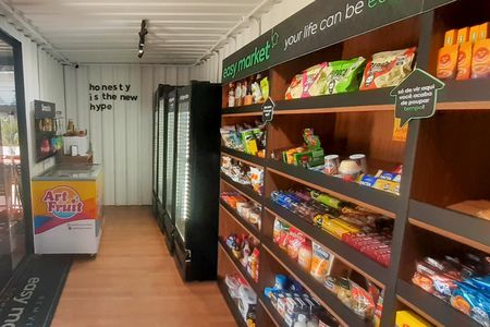 Casa de condomínio à venda com 300m², 4 quartos e 2 vagas Casa de condomínio à venda com 300m², 4 quartos e 2 vagasMini Mercado