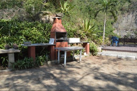 Casa de condomínio à venda com 300m², 4 quartos e 2 vagas Casa de condomínio à venda com 300m², 4 quartos e 2 vagasÁrea comum - Churrasqueira