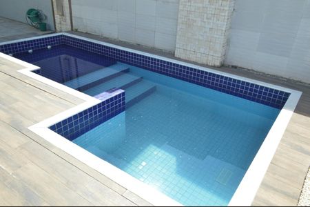 Casa de condomínio à venda com 300m², 4 quartos e 2 vagas Casa de condomínio à venda com 300m², 4 quartos e 2 vagasPiscina