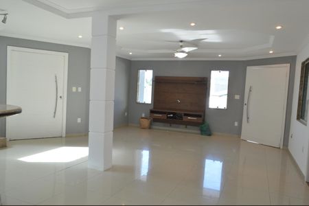 Casa de condomínio à venda com 300m², 4 quartos e 2 vagas Casa de condomínio à venda com 300m², 4 quartos e 2 vagasSala