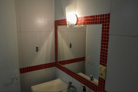 Casa de condomínio à venda com 300m², 4 quartos e 2 vagas Casa de condomínio à venda com 300m², 4 quartos e 2 vagasBanheiro