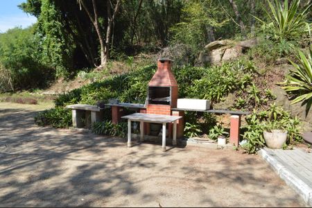 Casa de condomínio à venda com 300m², 4 quartos e 2 vagas Casa de condomínio à venda com 300m², 4 quartos e 2 vagasÁrea comum - Churrasqueira