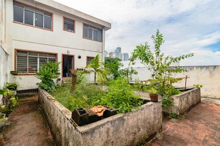 Casa à venda com 400m², 3 quartos e 10 vagas Casa à venda com 400m², 3 quartos e 10 vagasQuintal