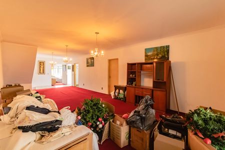 Casa à venda com 400m², 3 quartos e 10 vagas Casa à venda com 400m², 3 quartos e 10 vagasSala