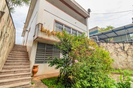 Casa à venda com 400m², 3 quartos e 10 vagas Casa à venda com 400m², 3 quartos e 10 vagasFachada