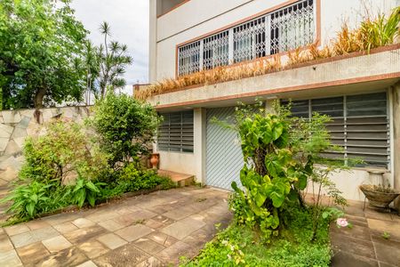 Casa à venda com 400m², 3 quartos e 10 vagas Casa à venda com 400m², 3 quartos e 10 vagasFachada