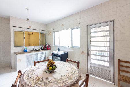 Casa à venda com 110m², 3 quartos e 2 vagas Casa à venda com 110m², 3 quartos e 2 vagasCozinha