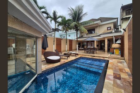 Casa de condomínio para alugar com 350m², 4 quartos e 3 vagas Casa de condomínio para alugar com 350m², 4 quartos e 3 vagasÁrea externa