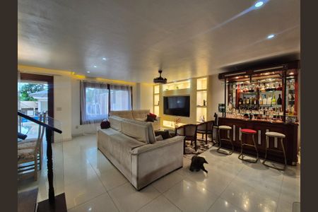 Casa de condomínio para alugar com 350m², 4 quartos e 3 vagas Casa de condomínio para alugar com 350m², 4 quartos e 3 vagasSala