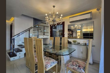 Casa de condomínio para alugar com 350m², 4 quartos e 3 vagas Casa de condomínio para alugar com 350m², 4 quartos e 3 vagasSala