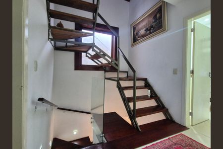 Casa de condomínio para alugar com 350m², 4 quartos e 3 vagas Casa de condomínio para alugar com 350m², 4 quartos e 3 vagasHall