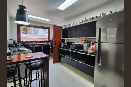 Casa de condomínio para alugar com 350m², 4 quartos e 3 vagas Casa de condomínio para alugar com 350m², 4 quartos e 3 vagasCozinh