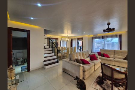 Casa de condomínio para alugar com 350m², 4 quartos e 3 vagas Casa de condomínio para alugar com 350m², 4 quartos e 3 vagasSala