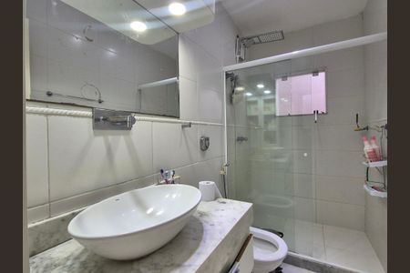 Casa de condomínio para alugar com 350m², 4 quartos e 3 vagas Casa de condomínio para alugar com 350m², 4 quartos e 3 vagasBanheiro social