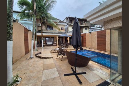 Casa de condomínio para alugar com 350m², 4 quartos e 3 vagas Casa de condomínio para alugar com 350m², 4 quartos e 3 vagasÁrea externa