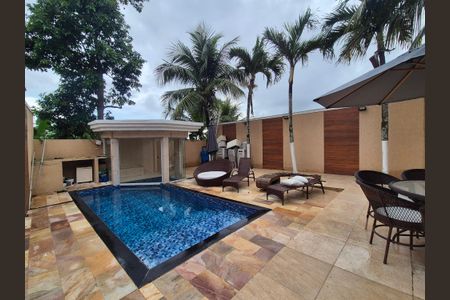 Casa de condomínio para alugar com 350m², 4 quartos e 3 vagas Casa de condomínio para alugar com 350m², 4 quartos e 3 vagasÁrea externa