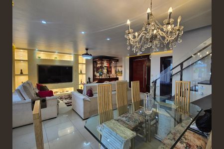 Casa de condomínio para alugar com 350m², 4 quartos e 3 vagas Casa de condomínio para alugar com 350m², 4 quartos e 3 vagasSala