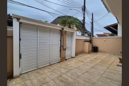 Casa de condomínio para alugar com 350m², 4 quartos e 3 vagas Casa de condomínio para alugar com 350m², 4 quartos e 3 vagasÁrea externa
