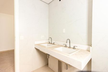 Apartamento à venda com 192m², 3 quartos e 4 vagas Apartamento à venda com 192m², 3 quartos e 4 vagasBanheiro Suíte 1