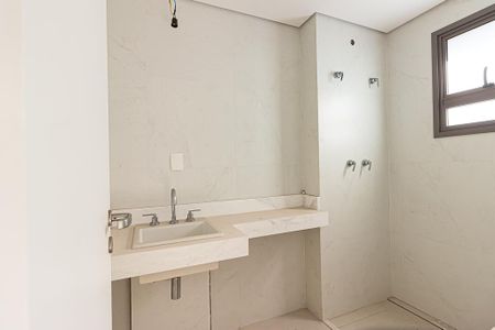 Apartamento à venda com 192m², 3 quartos e 4 vagas Apartamento à venda com 192m², 3 quartos e 4 vagasBanheiro Suíte 2