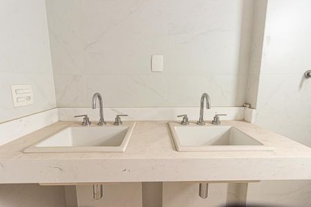 Apartamento à venda com 192m², 3 quartos e 4 vagas Apartamento à venda com 192m², 3 quartos e 4 vagasBanheiro Suíte 1