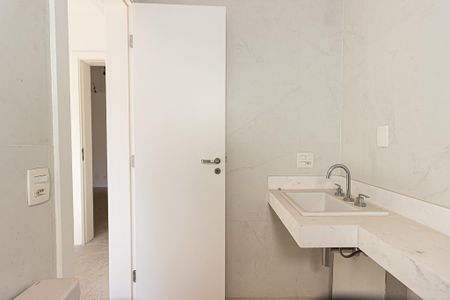 Apartamento à venda com 192m², 3 quartos e 4 vagas Apartamento à venda com 192m², 3 quartos e 4 vagasBanheiro Suíte 2