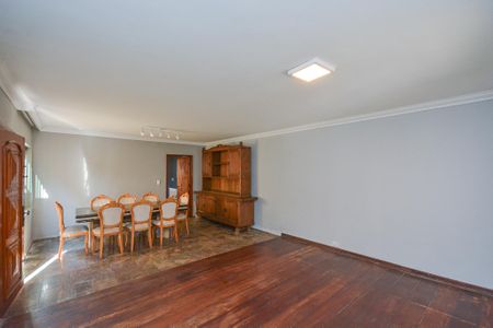 Sala de casa para alugar com 4 quartos, 210m² em Jardim Santa Helena, São Paulo