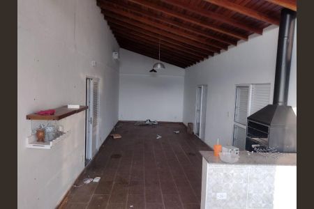 Foto 02 de casa à venda com 3 quartos, 300m² em Vila Espanhola, São Paulo