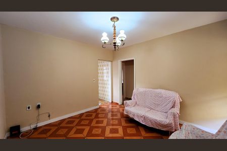 Casa à venda com 175m², 2 quartos e 2 vagas Casa à venda com 175m², 2 quartos e 2 vagasSala