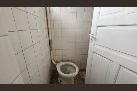 Casa à venda com 175m², 2 quartos e 2 vagas Casa à venda com 175m², 2 quartos e 2 vagasBanheiro de Serviço