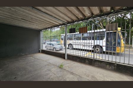 Casa à venda com 175m², 2 quartos e 2 vagas Casa à venda com 175m², 2 quartos e 2 vagasGaragem