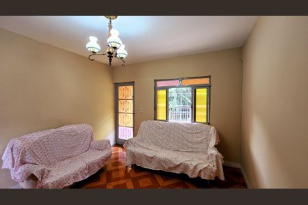 Casa à venda com 175m², 2 quartos e 2 vagas Casa à venda com 175m², 2 quartos e 2 vagasSala