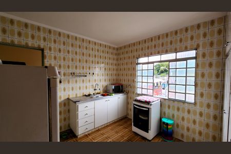 Casa à venda com 175m², 2 quartos e 2 vagas Casa à venda com 175m², 2 quartos e 2 vagasCozinha