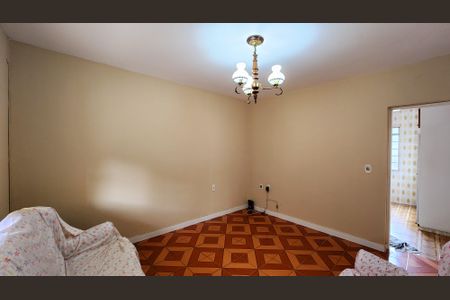 Casa à venda com 175m², 2 quartos e 2 vagas Casa à venda com 175m², 2 quartos e 2 vagasSala