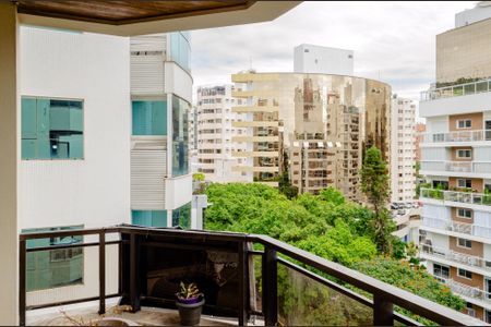 Apartamento para alugar com 380m², 3 quartos e 2 vagas Apartamento para alugar com 380m², 3 quartos e 2 vagasVaranda