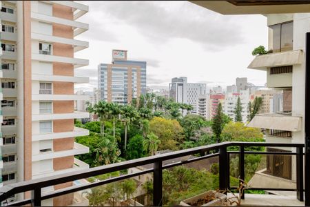 Apartamento para alugar com 380m², 3 quartos e 2 vagas Apartamento para alugar com 380m², 3 quartos e 2 vagasVaranda