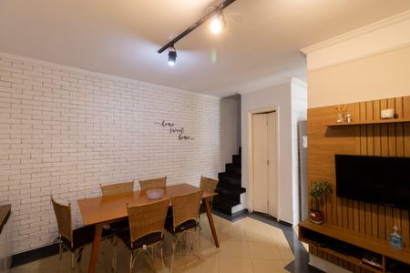 Casa à venda com 90m², 2 quartos e 2 vagas Casa à venda com 90m², 2 quartos e 2 vagasSala