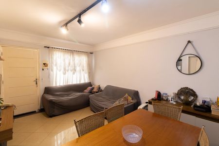 Casa à venda com 90m², 2 quartos e 2 vagas Casa à venda com 90m², 2 quartos e 2 vagasSala