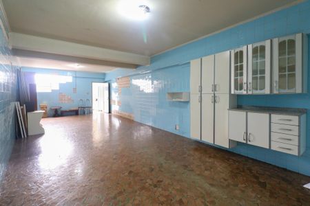 Casa à venda com 183m², 2 quartos e 5 vagas Casa à venda com 183m², 2 quartos e 5 vagasGaragem