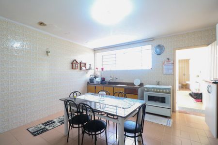 Casa à venda com 183m², 2 quartos e 5 vagas Casa à venda com 183m², 2 quartos e 5 vagasCozinha