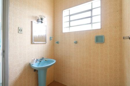 Casa à venda com 183m², 2 quartos e 5 vagas Casa à venda com 183m², 2 quartos e 5 vagasBanheiro de Serviço 2