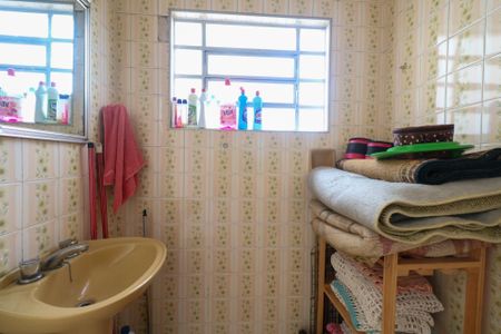 Casa à venda com 183m², 2 quartos e 5 vagas Casa à venda com 183m², 2 quartos e 5 vagasBanheiro de Serviço 1