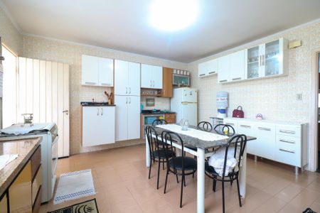 Casa à venda com 183m², 2 quartos e 5 vagas Casa à venda com 183m², 2 quartos e 5 vagasCozinha