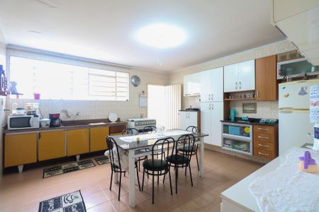 Casa à venda com 183m², 2 quartos e 5 vagas Casa à venda com 183m², 2 quartos e 5 vagasCozinha