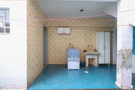 Casa à venda com 183m², 2 quartos e 5 vagas Casa à venda com 183m², 2 quartos e 5 vagasQuintal e Área de Serviço 2