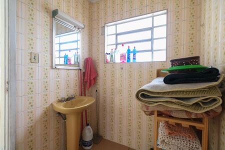 Casa à venda com 183m², 2 quartos e 5 vagas Casa à venda com 183m², 2 quartos e 5 vagasBanheiro de Serviço 1