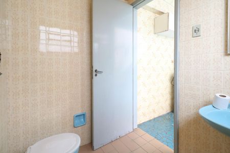 Casa à venda com 183m², 2 quartos e 5 vagas Casa à venda com 183m², 2 quartos e 5 vagasBanheiro de Serviço 2