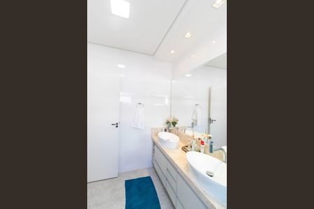 Casa de condomínio à venda com 268m², 3 quartos e 4 vagas Casa de condomínio à venda com 268m², 3 quartos e 4 vagasBanheiro da Suíte 03