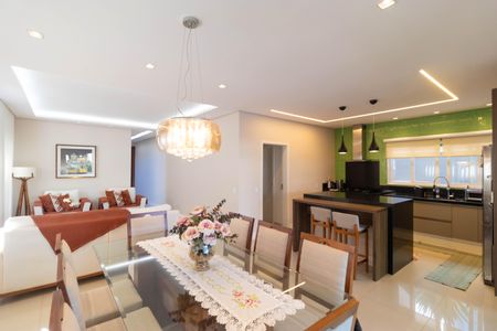 Casa de condomínio à venda com 268m², 3 quartos e 4 vagas Casa de condomínio à venda com 268m², 3 quartos e 4 vagasSala