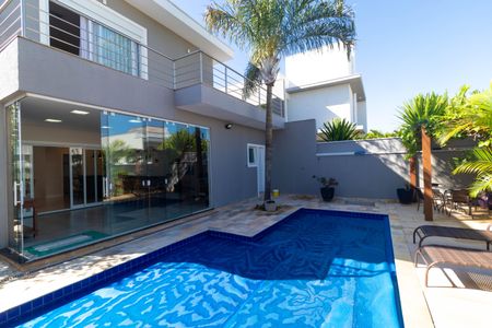 Casa de condomínio à venda com 268m², 3 quartos e 4 vagas Casa de condomínio à venda com 268m², 3 quartos e 4 vagasÁrea comum - Piscina